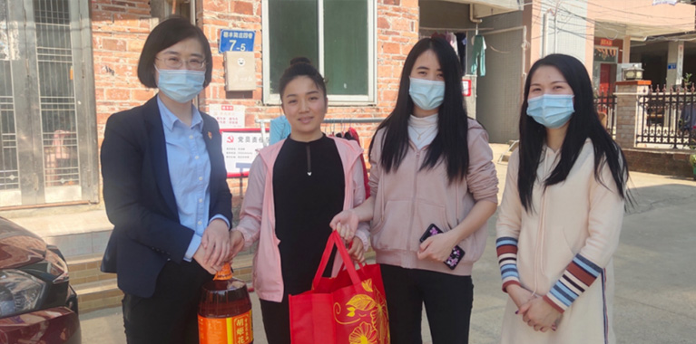 bv伟德官网集团开展新春送关怀慰问结对帮扶党员活动